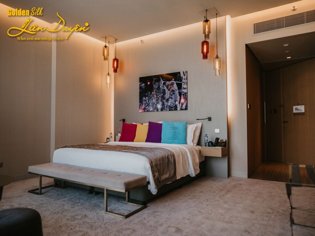 mẫu gối trang trí khách sạn GoldenSilk