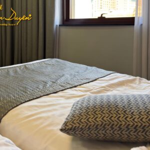 Tấm trang trí giường khách sạn GoldenSilk may theo yêu cầu